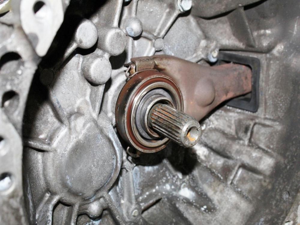 2000-2005 Toyota Celica GT-S C60 6-Speed Manual Transmission JDM 2ZZ Engine: Image 2